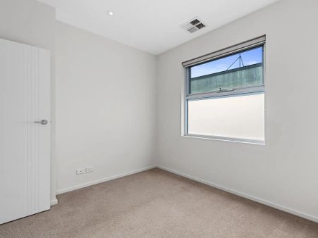 “Stunning Designer Townhouse!” - Photo 3