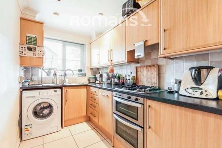 Bell House Gardens, Wokingham, RG41 - Photo 3