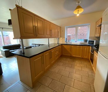 House share to rent on - Photo 3