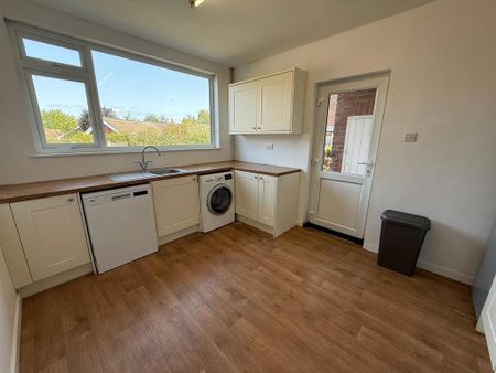 3 bedroom detached house to rent - Photo 3