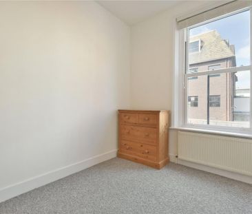 3 bedroom flat to rent - Photo 3