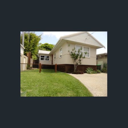 Coastal 2-Bedroom Home in Moffat Beach - Photo 4