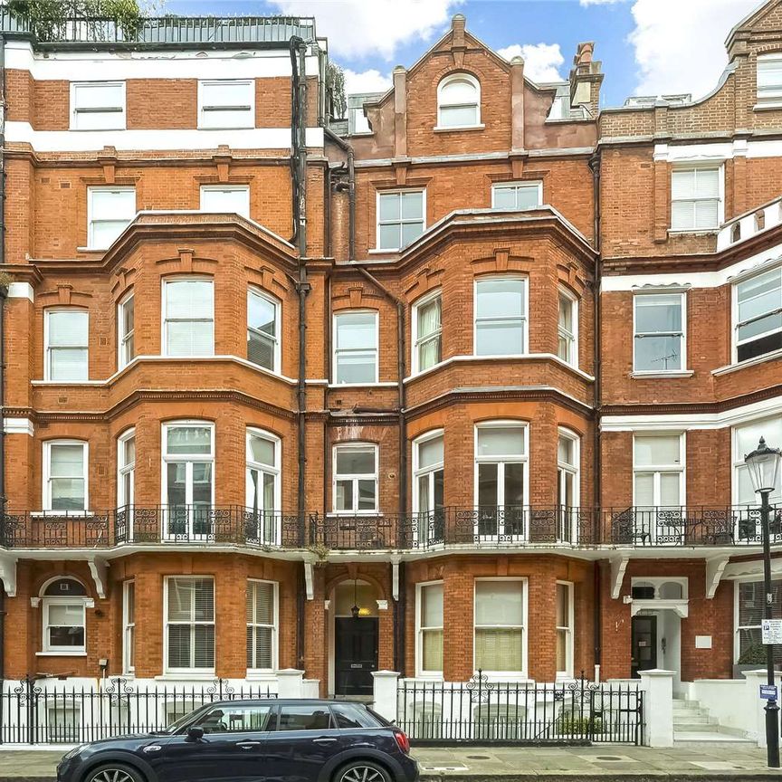 Well-presented 1st and 2nd floor duplex apartment located in the heart of Knightsbridge with bright double reception room, high ceilings and access to communal gardens. - Photo 1