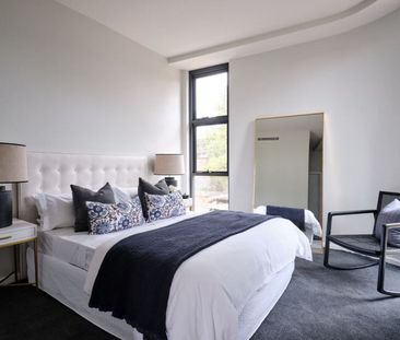 Oversized Two-Bedroom Apartment - Photo 3