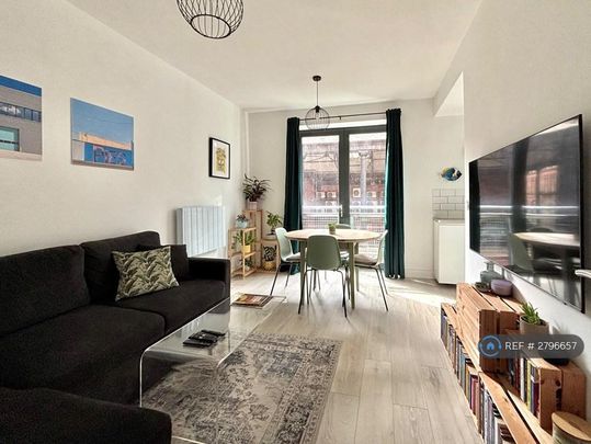 2 bedroom flat to rent - Photo 1