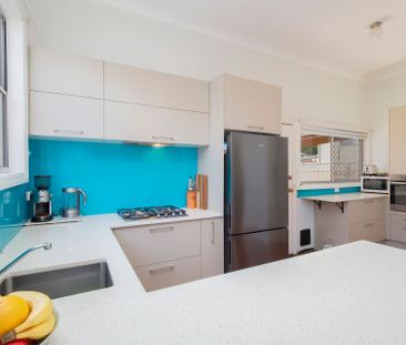 Renovated Three Bedroom Home with Over-Sized Office - Photo 5