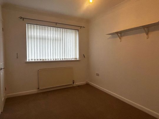 Hendre Park, Llangennech, Llanelli, Carmathenshire, SA14 8UR - Photo 1