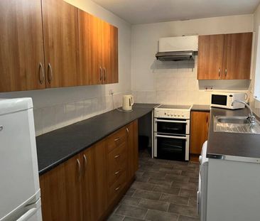 Furnished 2 Bedroom Mid Terrace - Photo 5