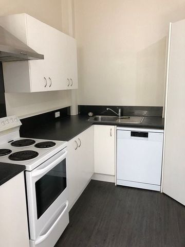 Spacious 4BR Central Wellington Apt! - Photo 4