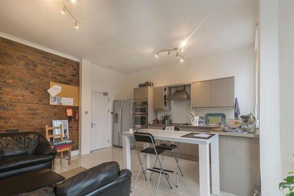 4 bedroom maisonette to rent - Photo 1