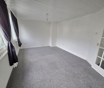 2 bedroom end of terrace house to rent - Photo 3