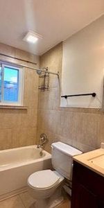 NE PAYEZ RIEN AVANT LE 1ER DECEMBRE.... COMME NEUF, NORD DE SHERBROOKE, GRAND 4 1/2, BALCONS, VUE SUR PARC, TRANQUILLE, RENOVÉ, CUISINE NEUVE... - Photo 4