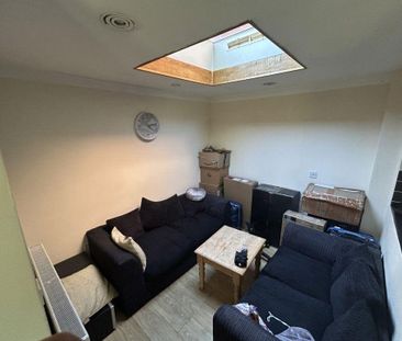 8 bedroom house to rent - Photo 1