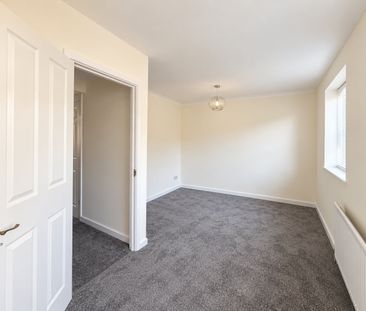 2 Bed Flat, Coram House, W4 - Photo 3
