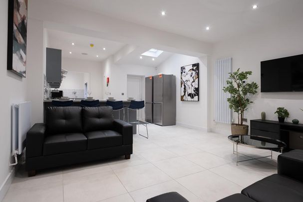 6 bedroom terraced house to rent - Photo 1