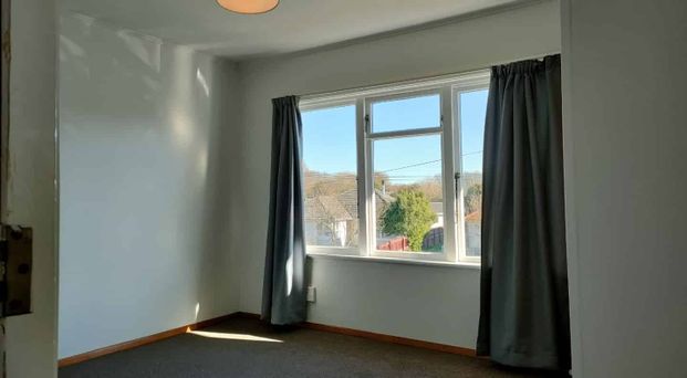 3 bedroom Unit in Bryndwr includes a gardener - Photo 1
