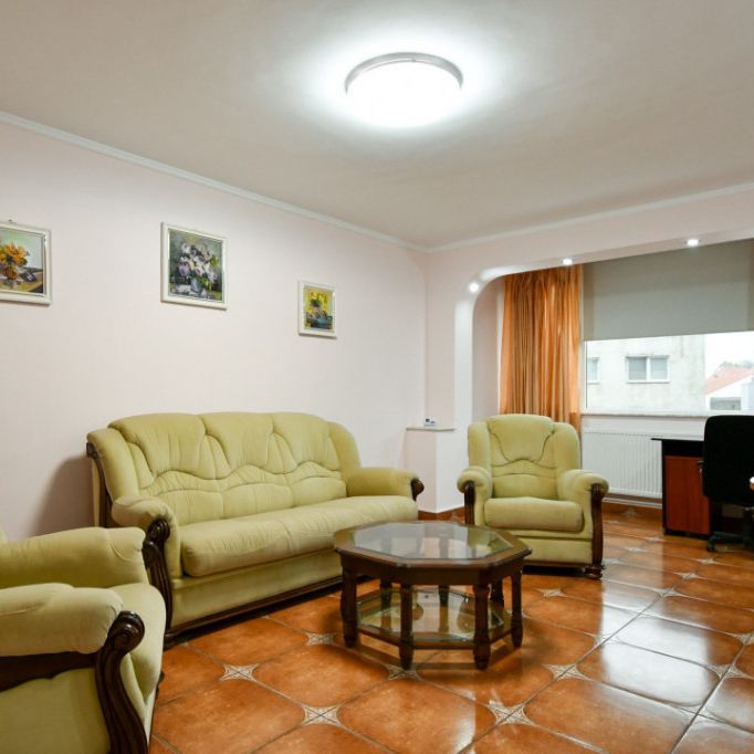 Casa de Cultura-3 camere transformat in 2 camere+zona dinnin - Fotografie 1