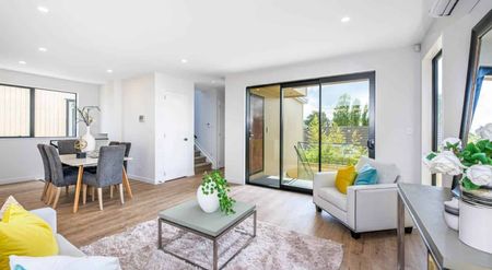 Designer Living - Premium Coastal Location - Photo 3