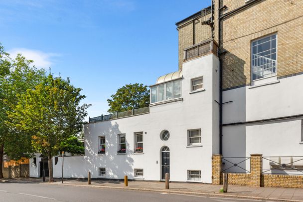 Hampstead Lane, Hampstead Heath N6 - Photo 1