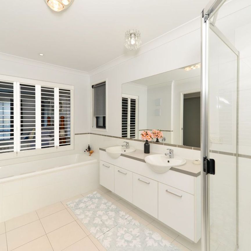 32 Highbridge Rise, 4213, Mudgeeraba Qld - Photo 1