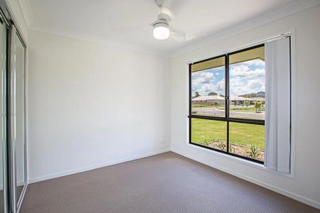 1/21 Azure Street, Rosewood QLD 4340 - House For Rent - $500 | Domain - Photo 2