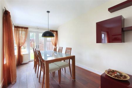 4 bedroom house in Malwood Road - Photo 5