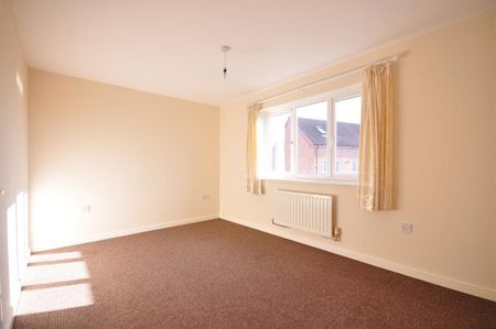 4 Bed Terraced House, Murray Close, NG5 - Photo 3