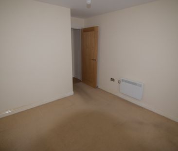 To Let 2 Bed Ground Floor Flat - Photo 3