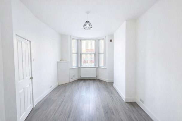 3 bedroom House To Let Total Size: 958 SQ FT - Photo 1