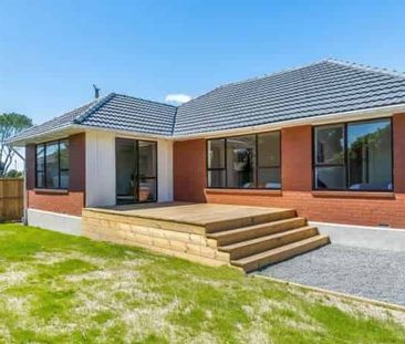PARKLANDS - THREE BEDROOMS, RENOVATED, LOGFIRE, HEAT PUMP - Photo 3