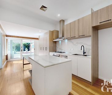 6 Creswick Grove, Mckinnon - Photo 1