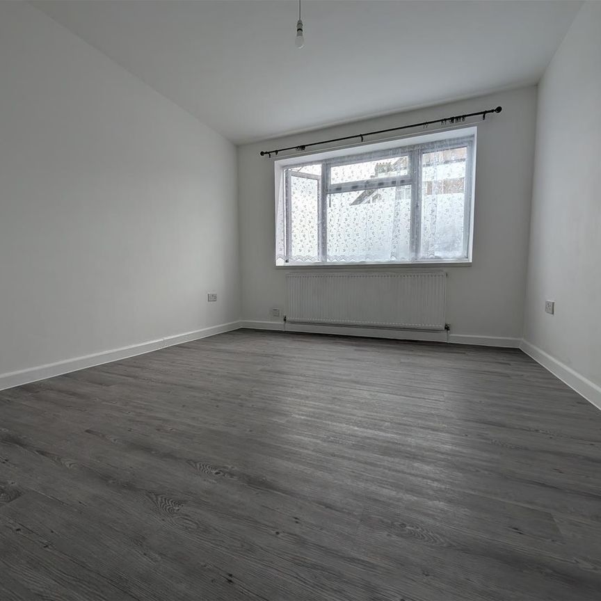 Staines Road, Feltham - Photo 1