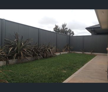 ATTRACTIVE MODERN 3 BEDROOM HOME WITH 2 BATHROOMS - Photo 3