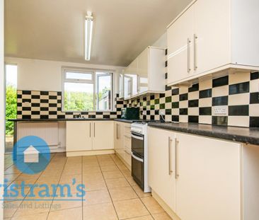 References Pending - 4 bed Detached House - Photo 6