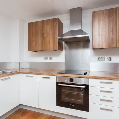 Bright and Sunny, 2 bed Apartment With Private Parking To Let In Enfield - Photo 4