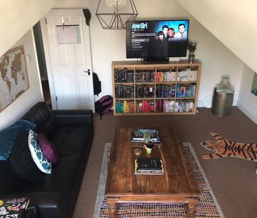 2 Bed Flat, Montrell Road, SW2 - Photo 2