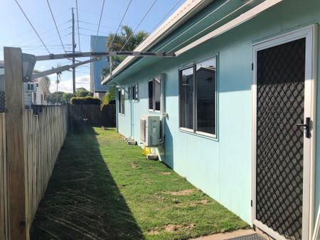 COMFORTABLE 3 BEDROOM UNIT - Photo 2