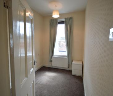 3 bedroom flat to rent - Photo 3