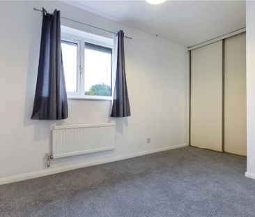 2 bedroom end of terrace house to rent - Photo 2