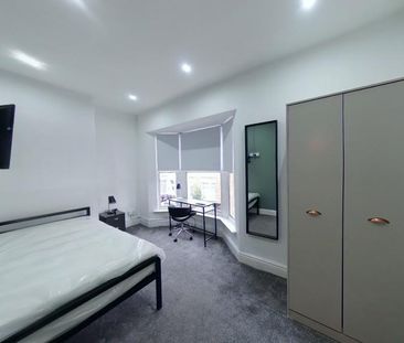 1 bedroom in a house share to rent - Photo 2