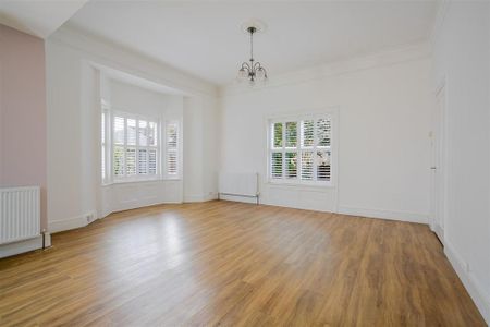 4 bedroom end of terrace house to rent - Photo 3