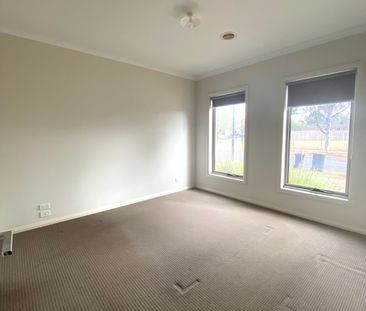 Pristine 3 bedroom home - Photo 6