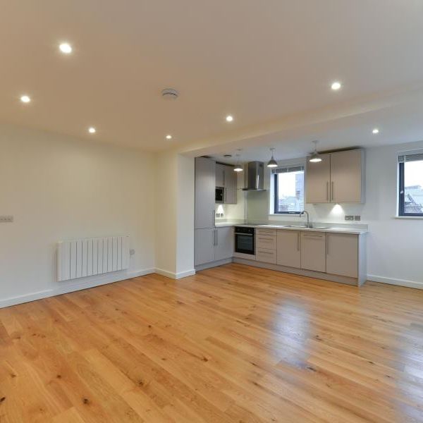 Broadway, Woking - 1 bedroomProperty for lettings - Seymours - Photo 1