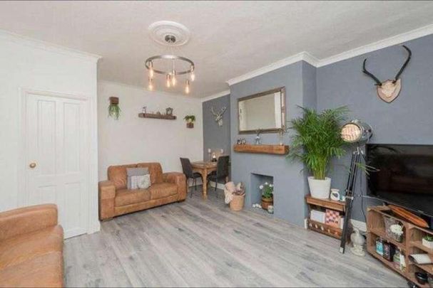 Grove Terrace, Birkenshaw, Bradford, West Yorkshire, BD11 - Photo 1