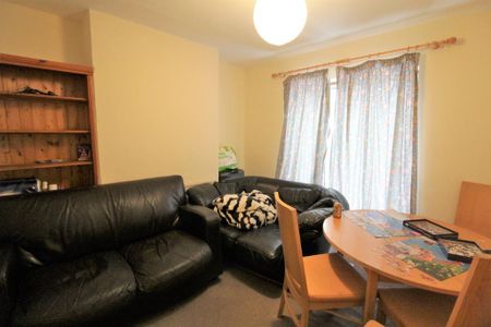 3 bedroom end of terrace house to rent - Photo 4