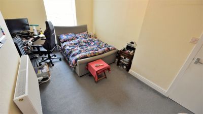 2 bedroom House in Hindle Place, Leeds - Photo 2