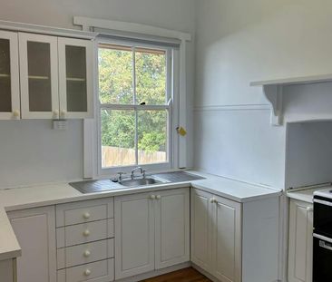 BEAUTIFUL FEDERATION BUNGALOW IN EAST TAMWORTH - Photo 4