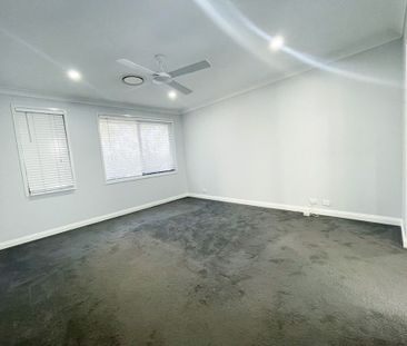 Comfortable Family Living! - Photo 5