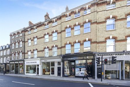 Bright and spacious three bedroom apartment with views over Carlyle Square . The property further benefits from a large roof terrace. - Photo 5