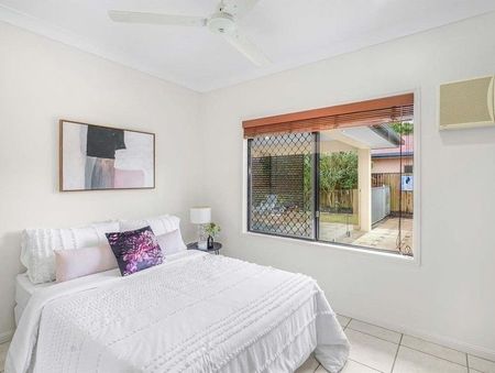HUGE FAMILY HOME WITH POOL IN POPULAR REDLYNCH POCKET! - Photo 5